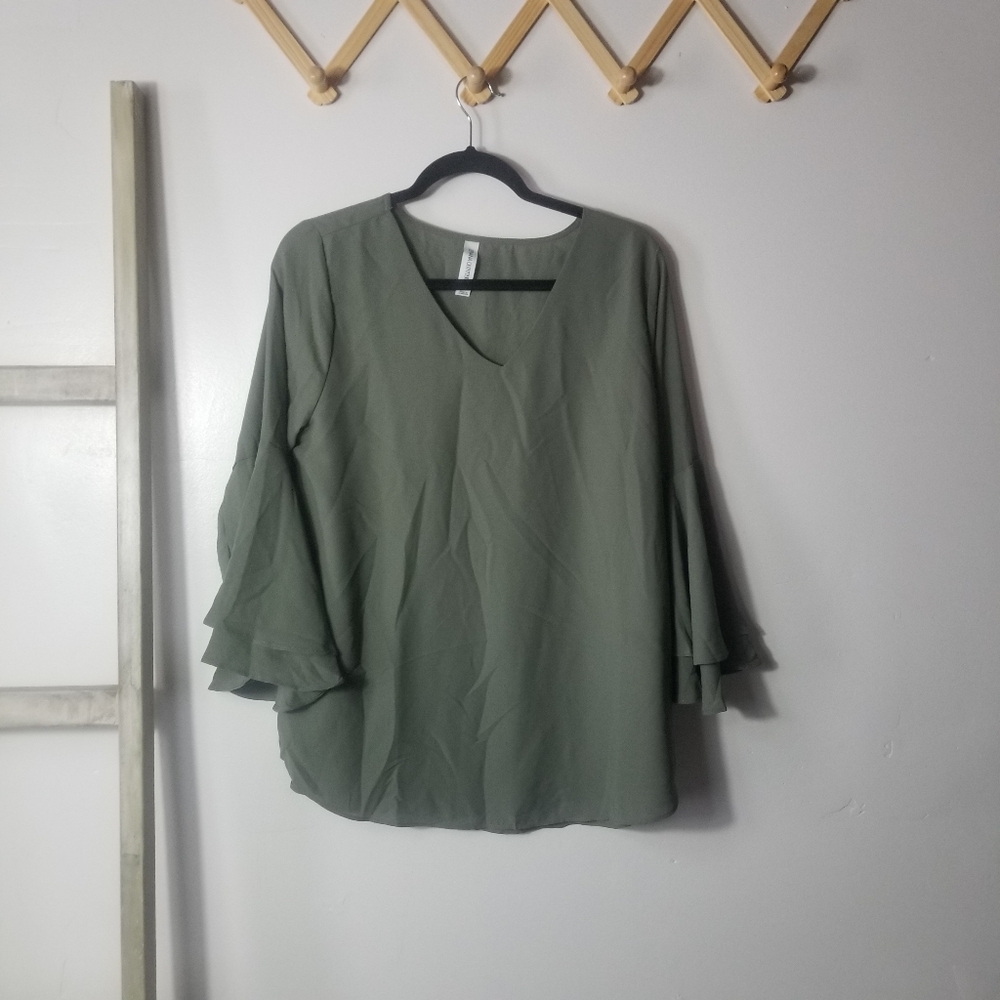 NWOT ZENANA OUTFITTERS WOMEN'S GREEN BLOUSE SIZE LARGE